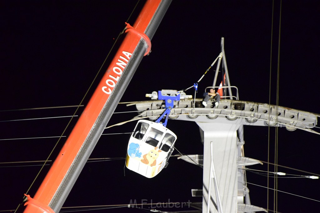 Koelner Seilbahn Gondel blieb haengen Koeln Linksrheinisch P887.JPG - Miklos Laubert